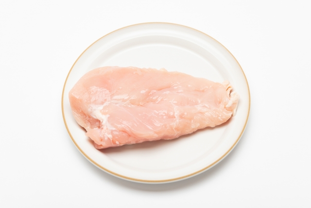 鶏胸肉のタンパク質はどれくらい？（100gあたり皮なし・皮なし）