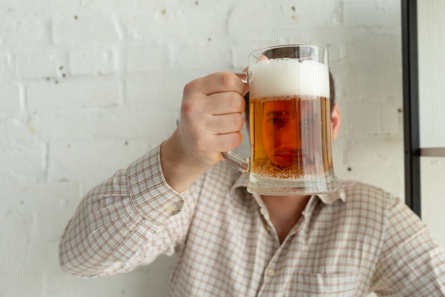 「お酒を飲むと筋肉量が減る」ってホント？筋トレとアルコールの関係