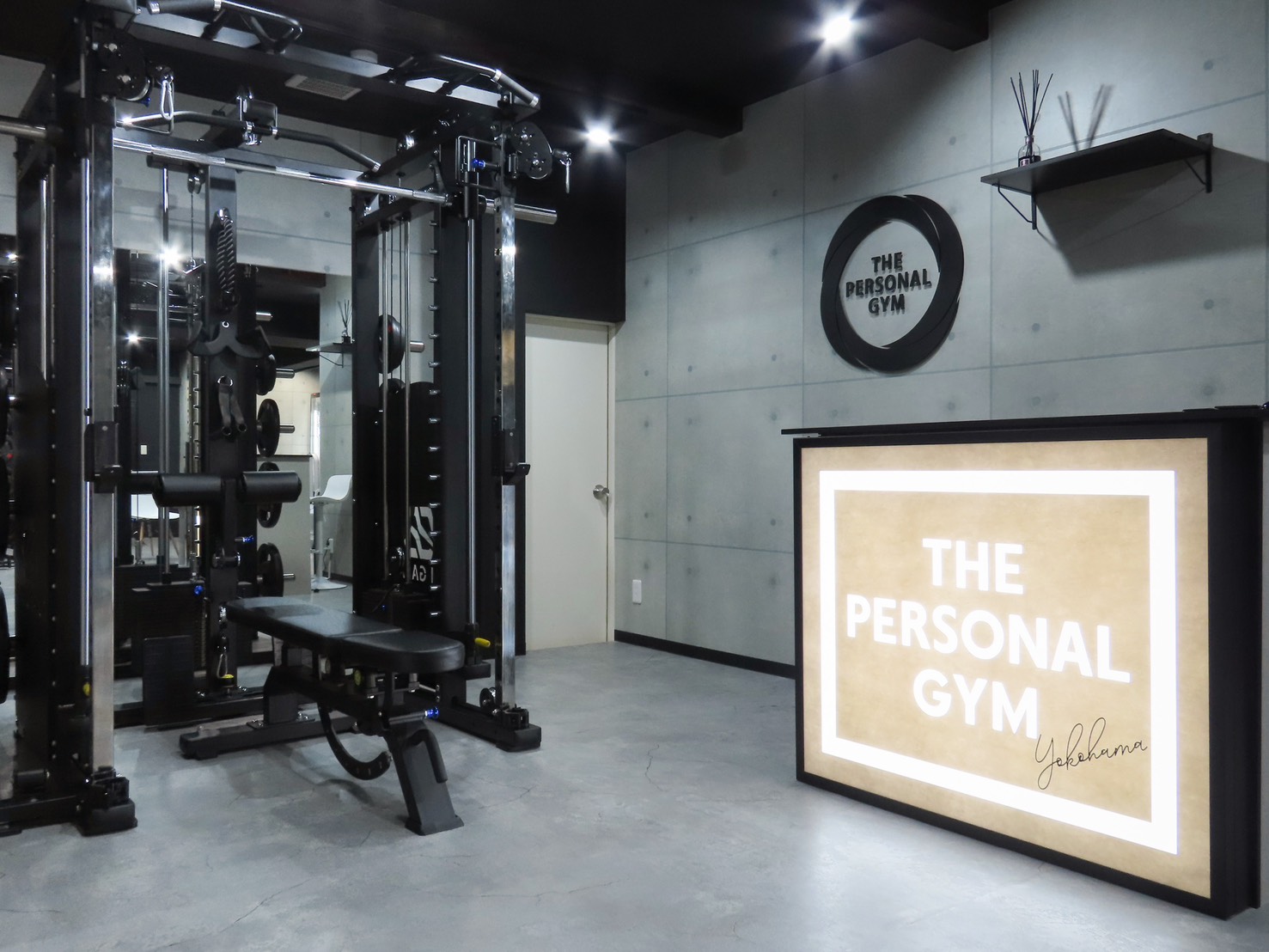 THE PERSONAL GYM 横浜店のジム内の写真