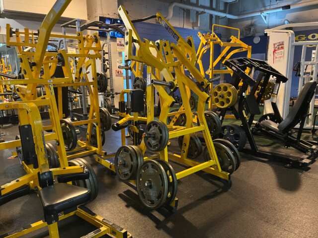 UBTY fitness 浦安店のトレーニング機材の写真